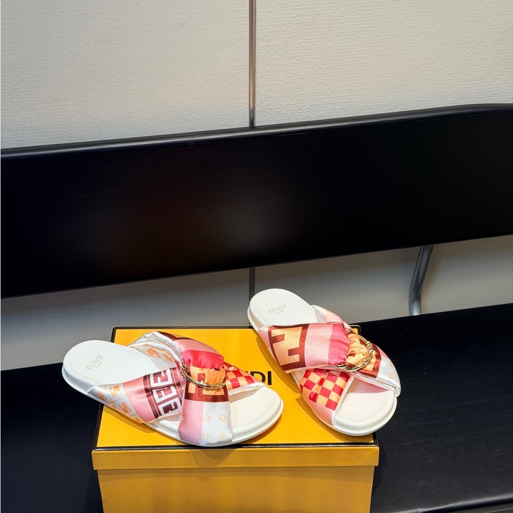 Fendi women's flat slippers - Picture 4 of 4